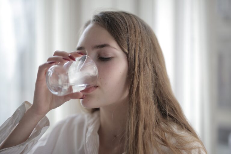 婚活パーティーでお酒を飲んでいた女性と出会う体験談とその後の現実